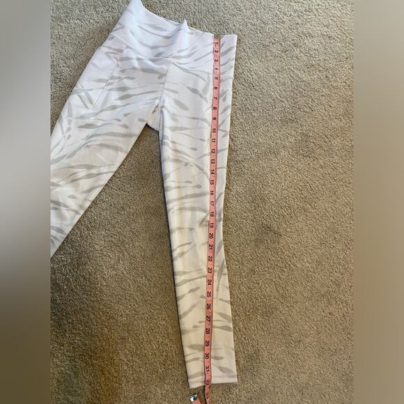 Athleta Leggings Womens Size XS Salutation Stash Pocket ll 7/8 Pants White Gray - Picture 11 of 14